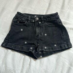 PAC Sun mom short. Little hole near zipper.